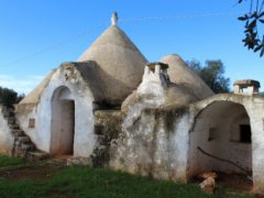 Traditional trullo with large land and possibility of extension and swimming pool - 4
