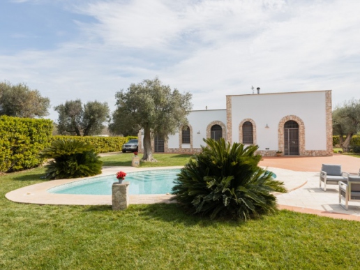 Large renovated trullo with swimming pool and garden near Ostuni - 2